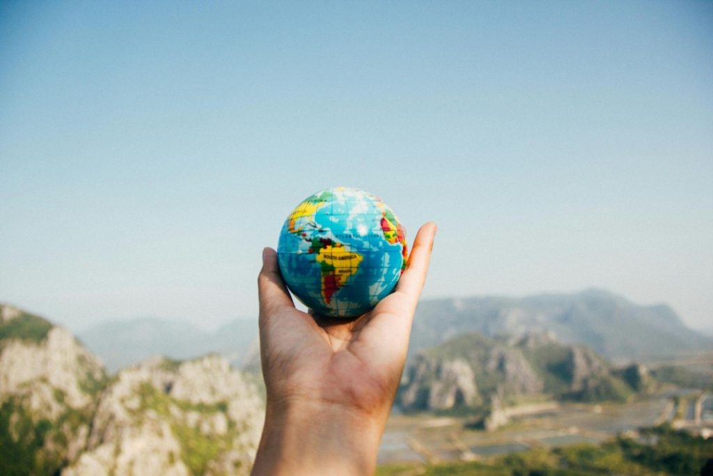 AT&T vs. Nomad Internet: Which ISP is Perfect for Travelers?